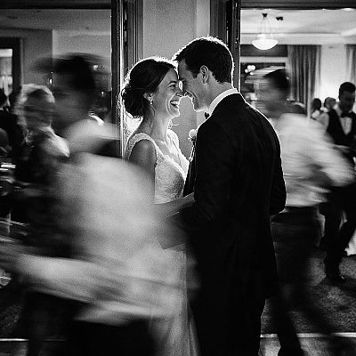 O casal na soleira · d